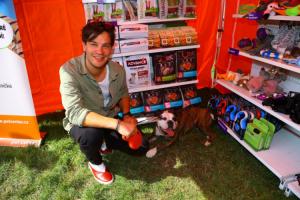 Evelina Krausova(kontinentalni buldog) si sla odpocinou do stinu 5R1A9031